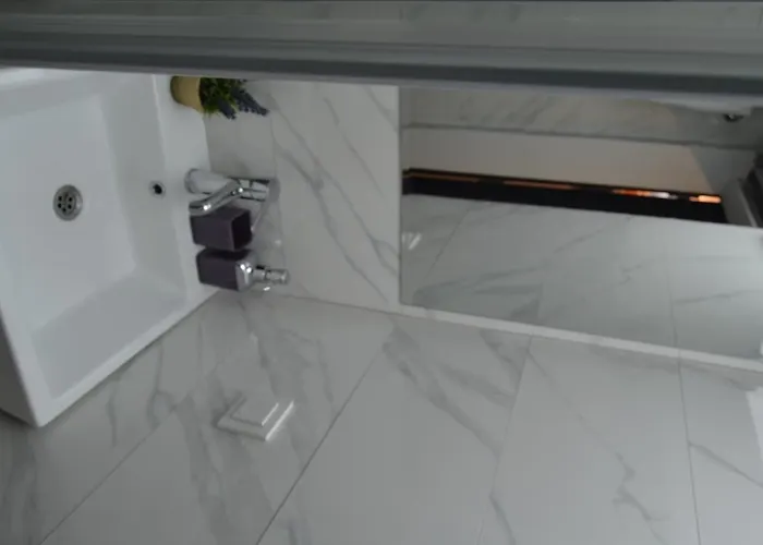 Cagla Pinar מלון